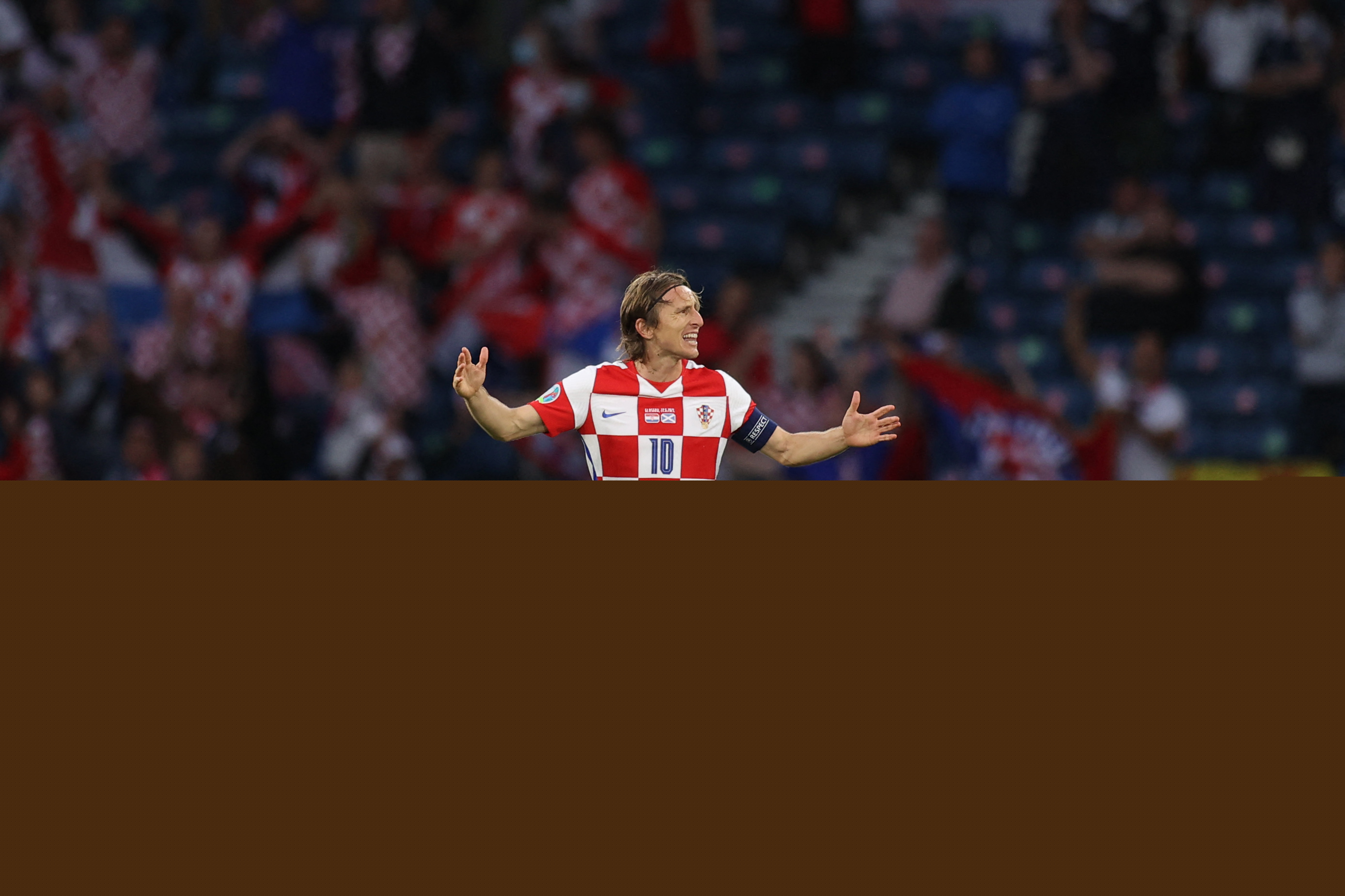 老鹰3人20+力克勇士，交易吹杨后3连胜！库里31分，巴特勒30+7+6