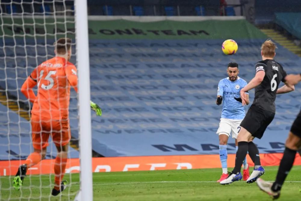 生涯第45次单节20+！库里31分5助，第三节20分，马卡空砍35分