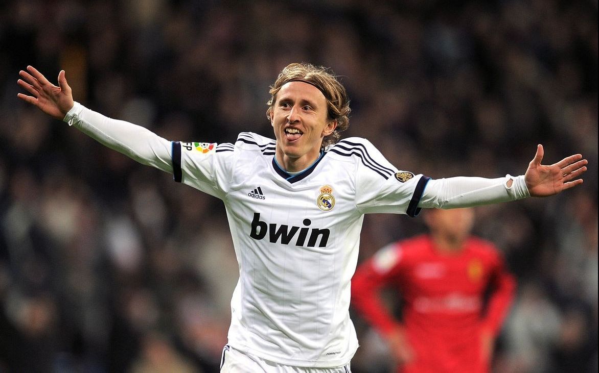 奥利塞独造4球，拜仁主场8-1狂胜，刷爆德甲纪录将狼堡钉在耻辱柱