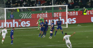 鲁能中卫位置或迎强援